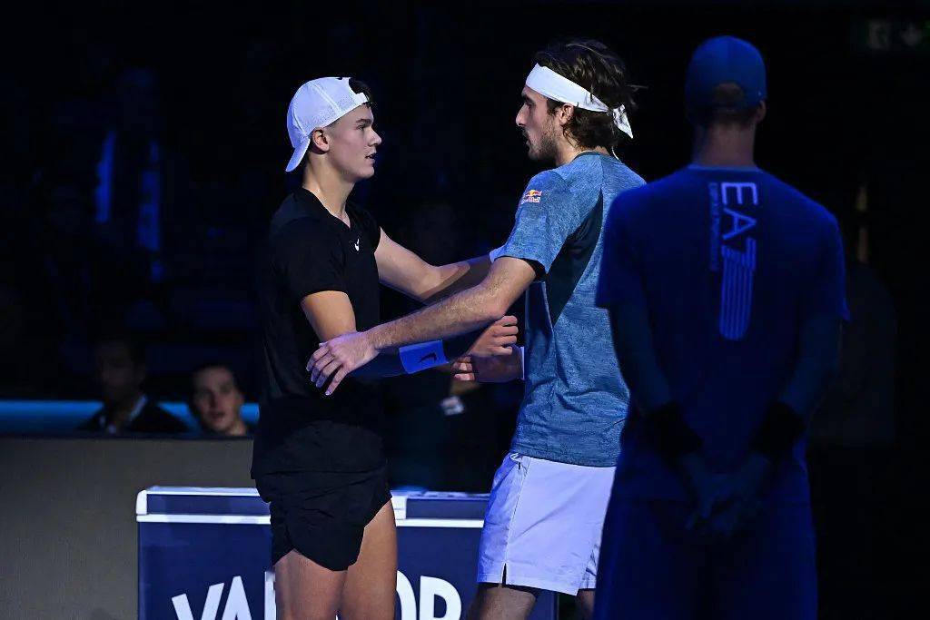 ATP总决赛碾压澳网,西西帕斯带队取胜 ATP总决赛碾压澳网,西西帕斯带队取胜